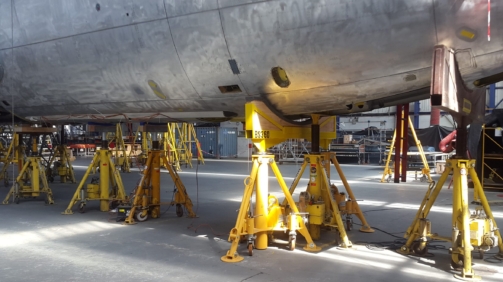 maintenance-verin-levage-avion-mecanic-sud